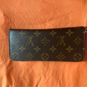 Louis Vuitton zippy wallet